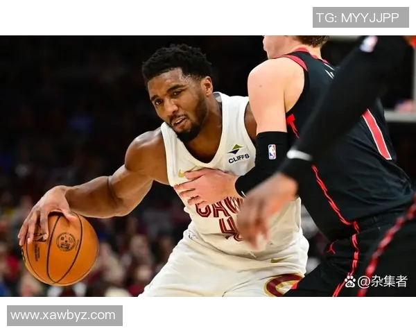 内外结合！米切尔与小莫布里上半场各自贡献12分5篮板2助攻表现出色