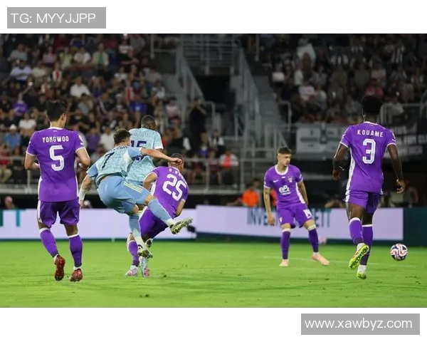 孔塞桑伊尔迪兹华丽过人连连挑战防线前者射门被挡精彩瞬间引发全场欢呼 孔塞桑伊尔迪兹华丽过人连连挑战防线前者射门被挡精彩瞬间引发全场欢呼