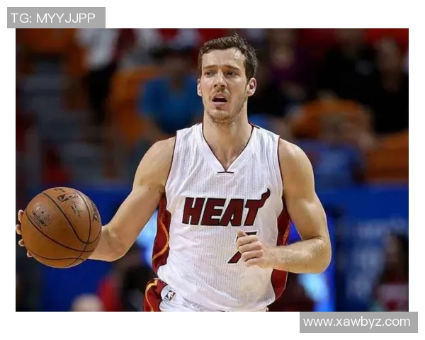 哈克斯称赞鲍威尔球风独特作为老将他让队友们更轻松发挥