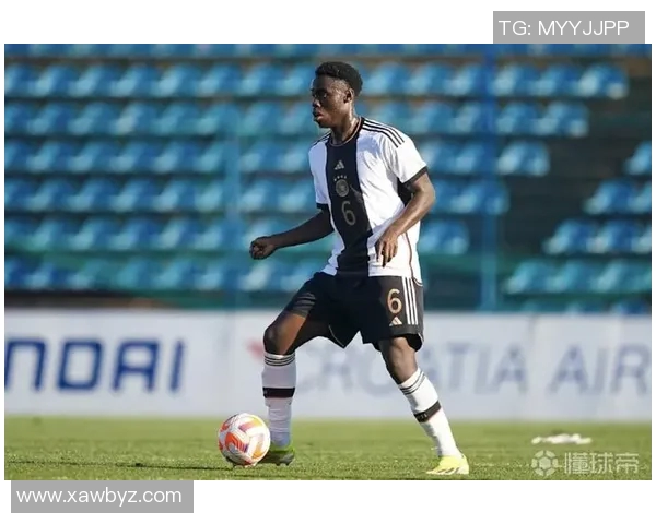 弗拉门戈年轻中卫克雷顿正式加盟沃尔夫斯堡合同至2030年