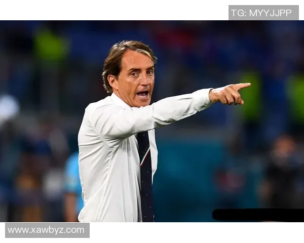 曼奇尼比赛中再施奇招挑衅对手摸臀飞吻引发对方一笑置之