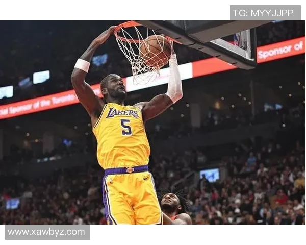 艾顿本季表现回暖15场比赛中6场20分10篮板与上季持平 艾顿本季表现回暖15场比赛中6场20分10篮板与上季持平